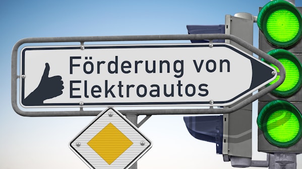 Wegweiser, Daumen hoch für die Förderung von Elektroautos Richtungswegweiser mit der Aufschrift 'Förderung von Elektroautos' und einem Daumen-hoch-Symbol, daneben eine grüne Ampel – Symbol für staatliche Unterstützung und nachhaltige Mobilität.