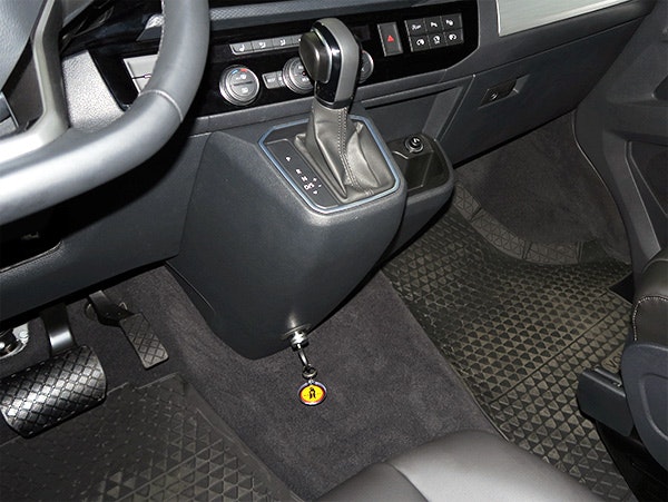 Ein Cockpit eines Wohnmobils in dem die Bear Lock Sperre verbaut wurde